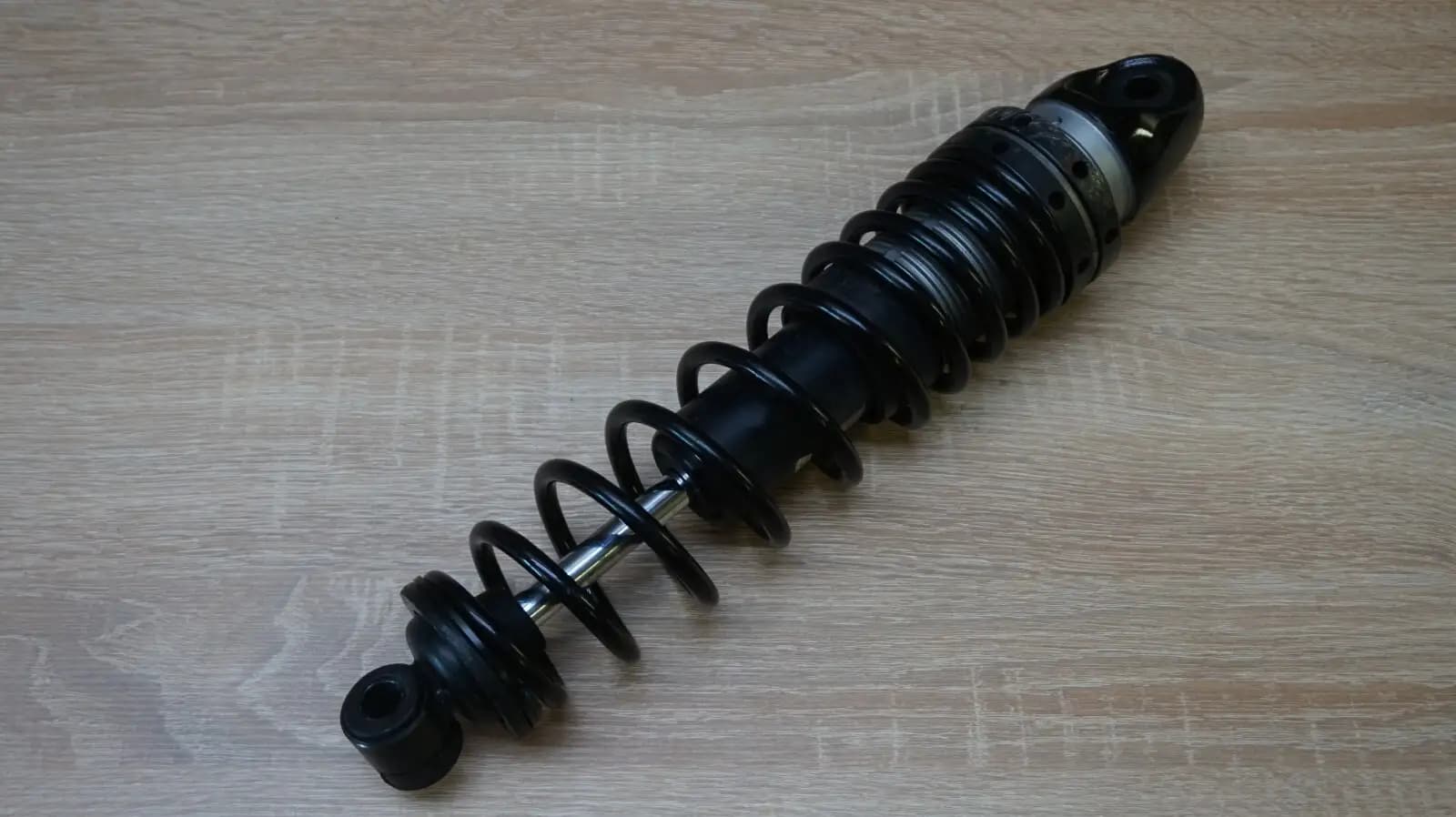 Harley Davidson XL 883 N Iron 2015 Right R/H Rear Shock Absorber 54000086